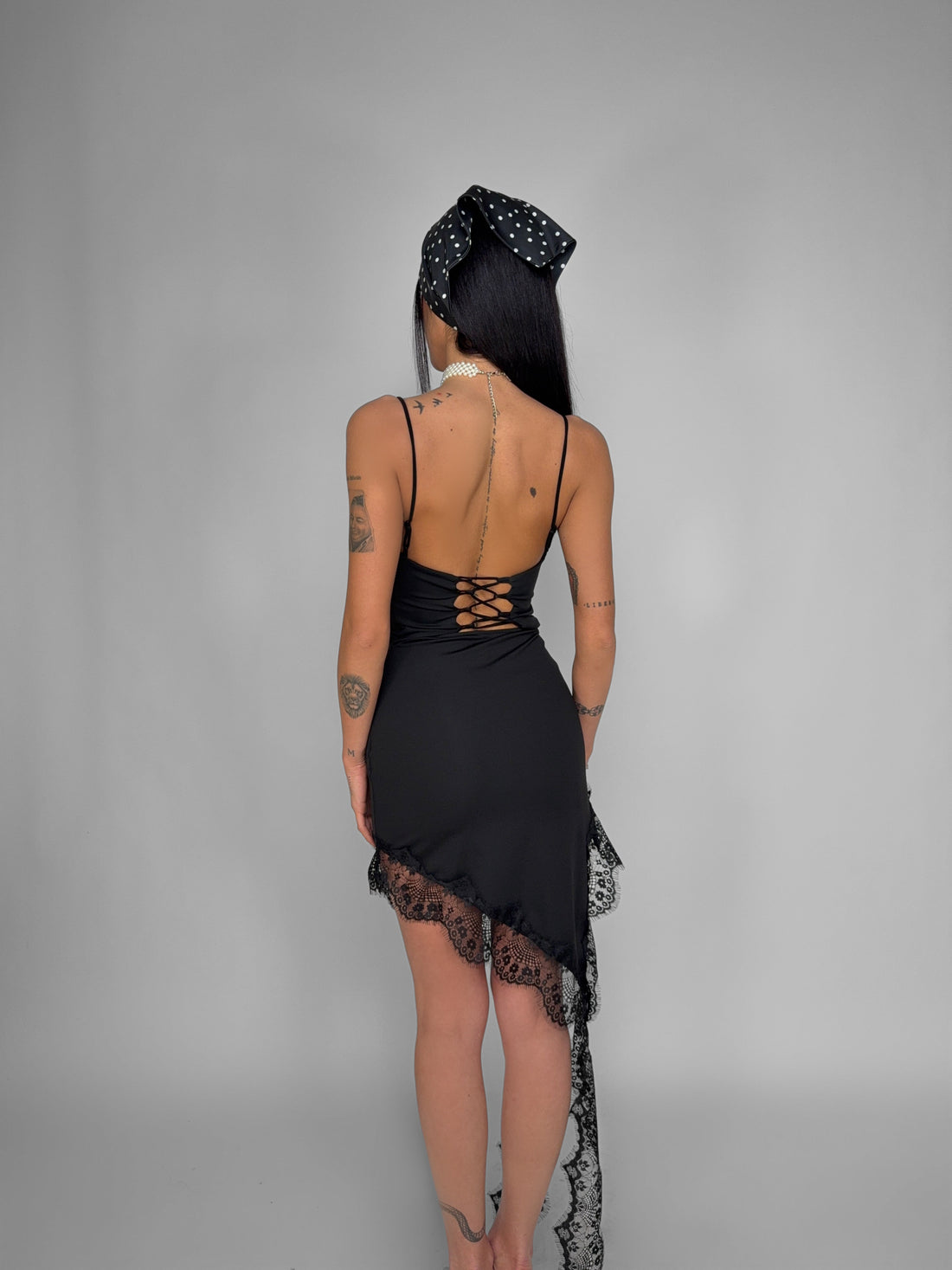 Abito Sleek Train-Black